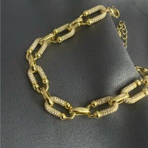 Elegant Gold Chain Bracelet
